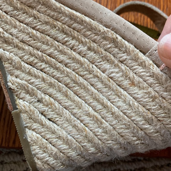 TOMS SHIMMER SINENNA GOLD WITH PINK TRIM Espadrille Sandal Wedges size 7.5 W - Picture 10 of 10